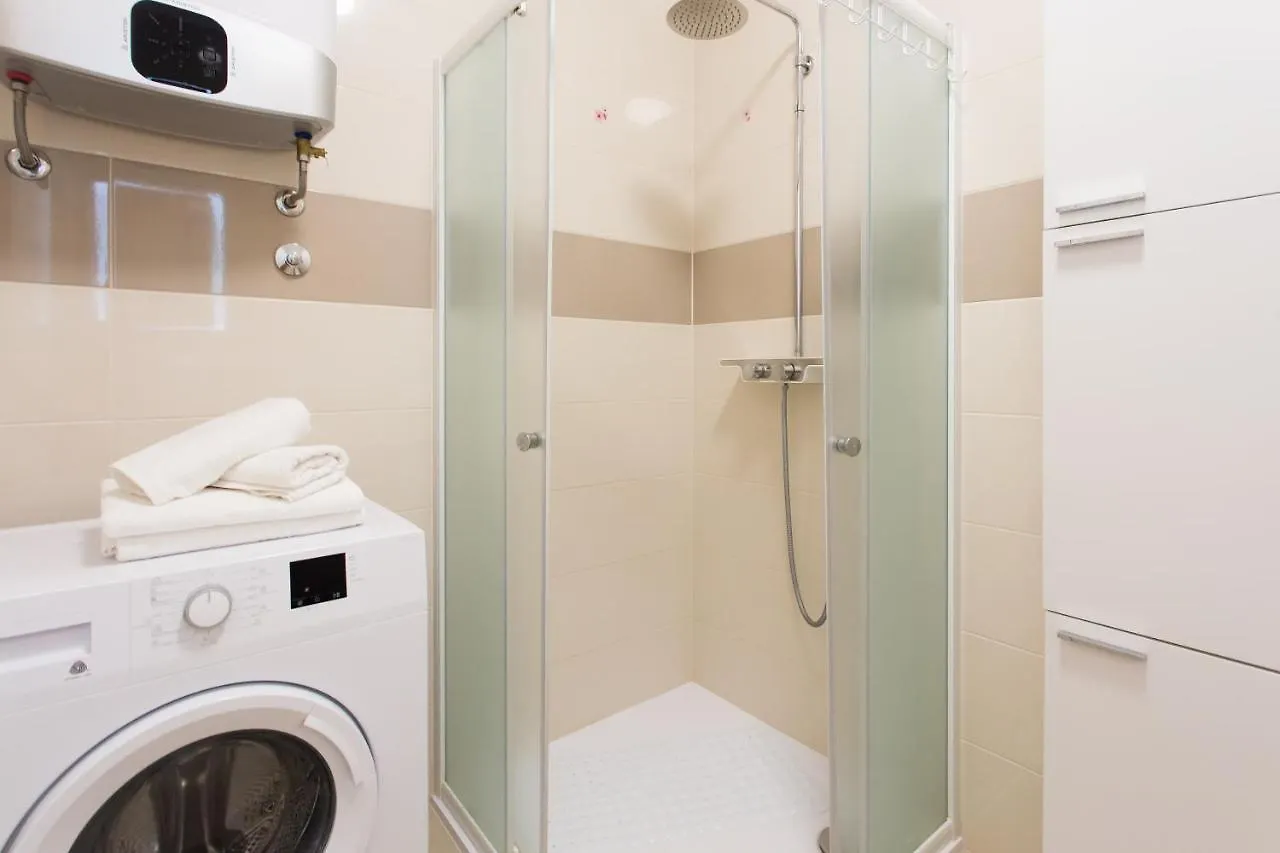 Iris Apartment Private Parking Split