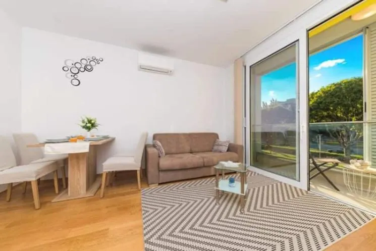 Iris Apartment Private Parking Split