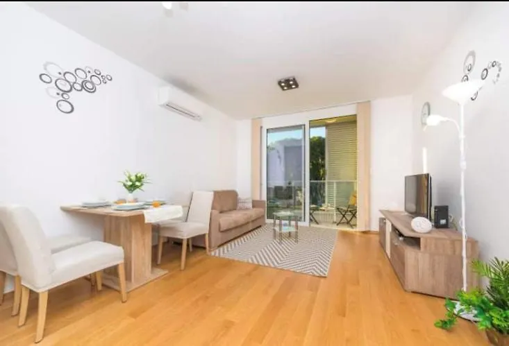 Iris Apartment Private Parking Split