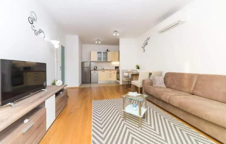Iris Apartment Private Parking Split