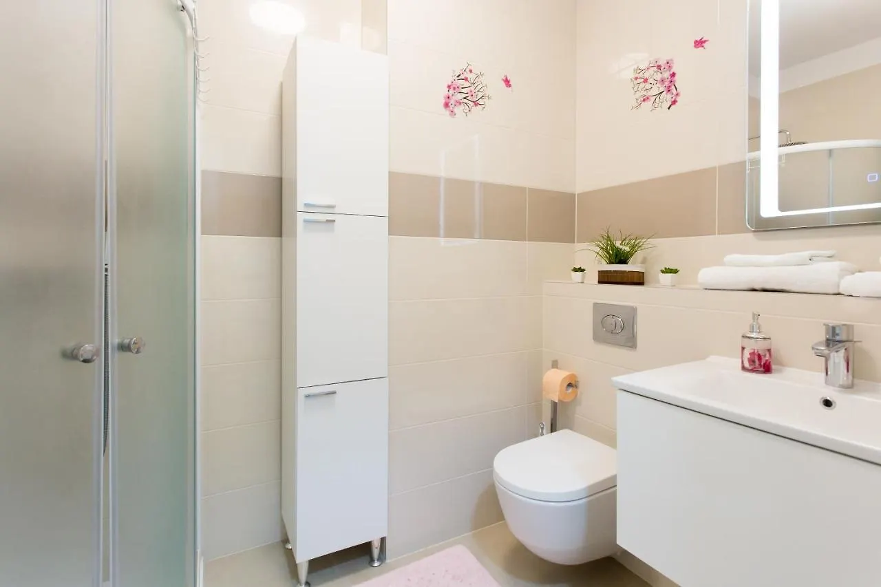 Iris Apartment Private Parking Split
