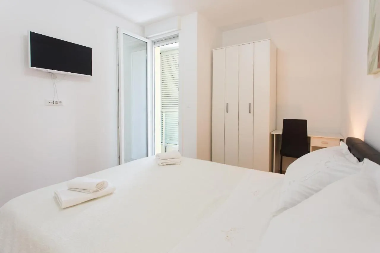 Iris Apartment Private Parking Split