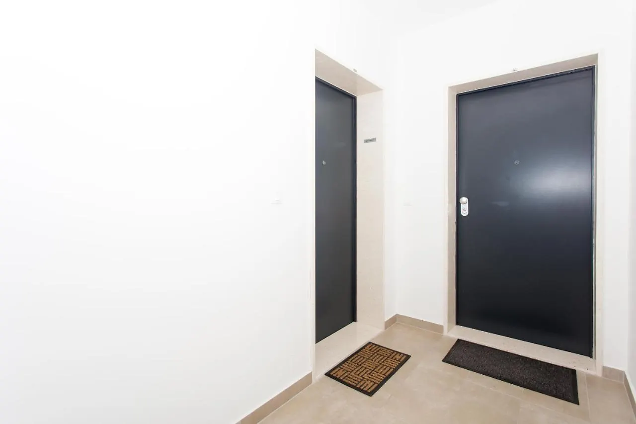 Iris Apartment Private Parking Split