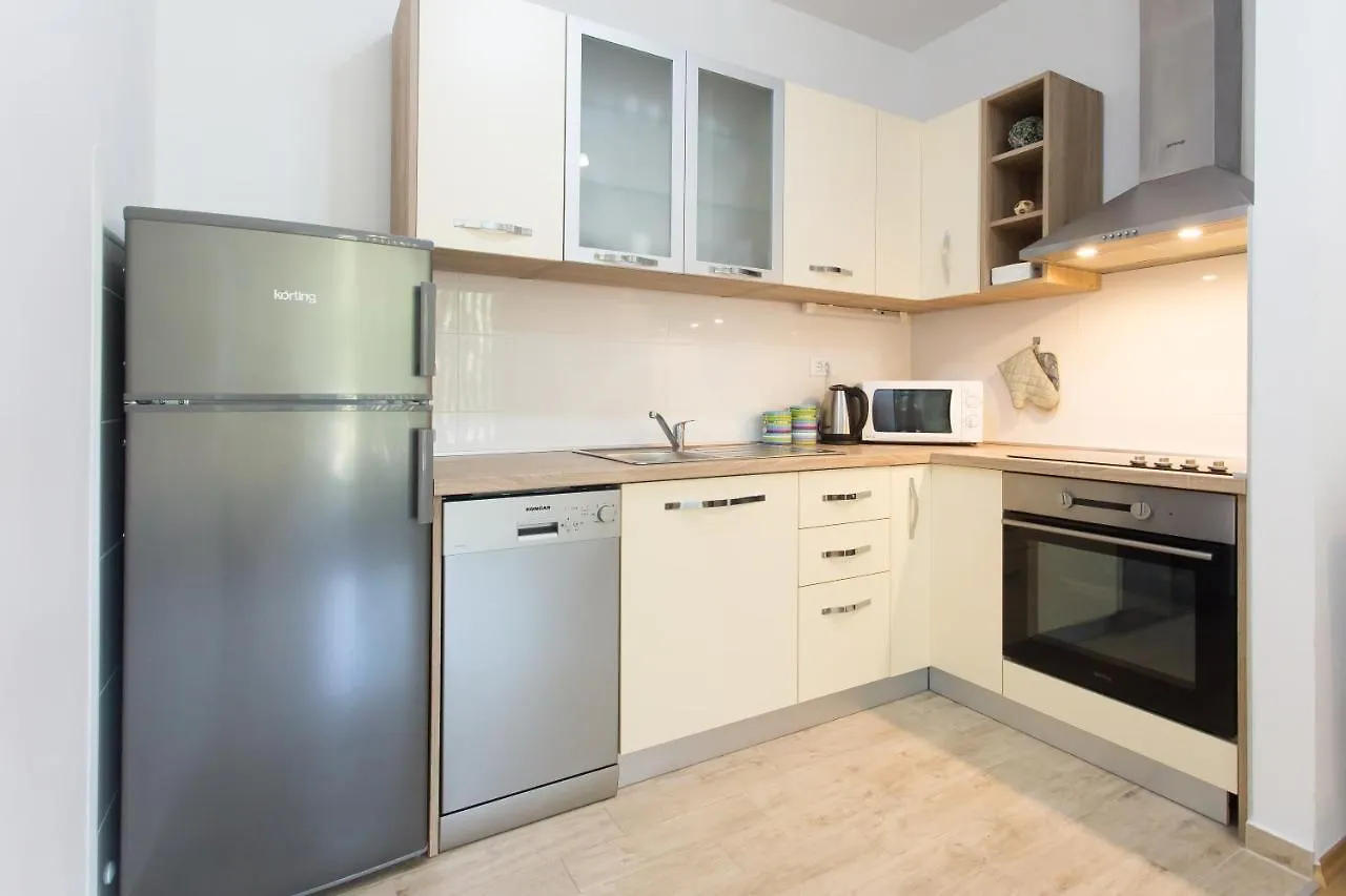 Iris Apartment Private Parking Split